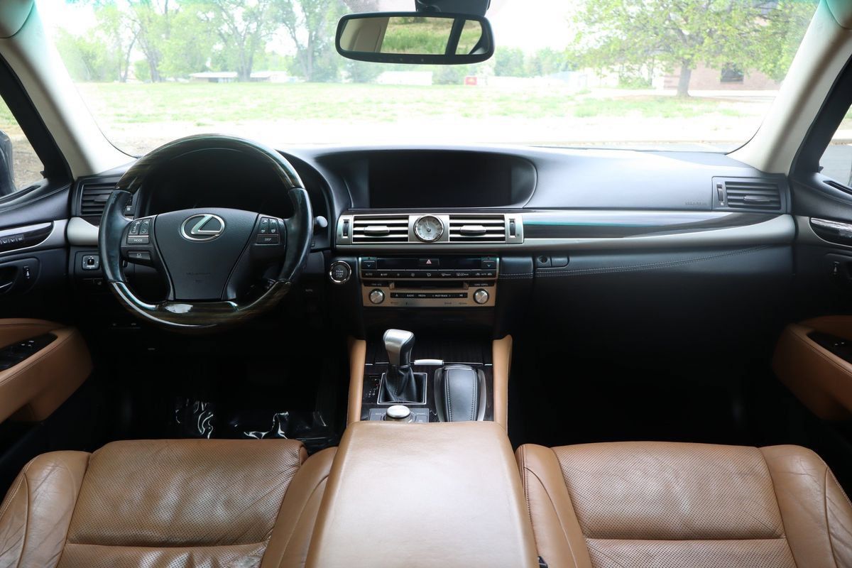 Used 2014 Lexus LS 460 AWD w/ Comfort Package image 16