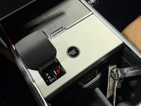 Used 2025 Land Rover Range Rover Long Wheelbase SE image 51