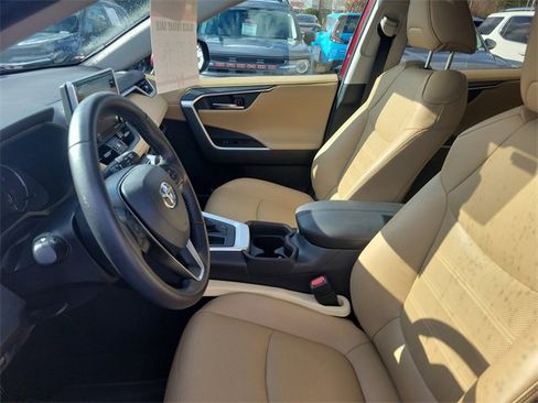 Used 2019 Toyota RAV4 Limited image 19
