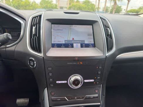 Used 2020 Ford Edge Titanium FWD image 26