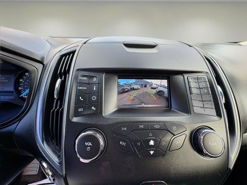 Used 2019 Ford Edge SE image 25