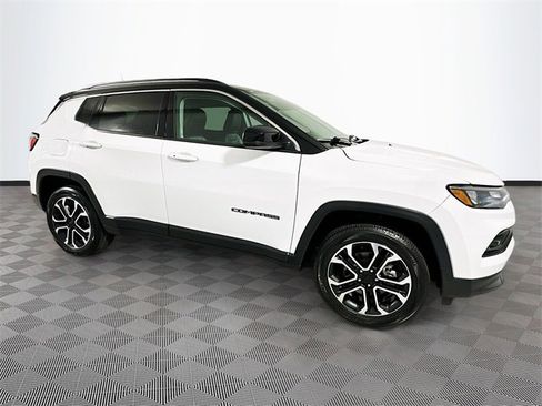 Used 2022 Jeep Compass Limited image 8