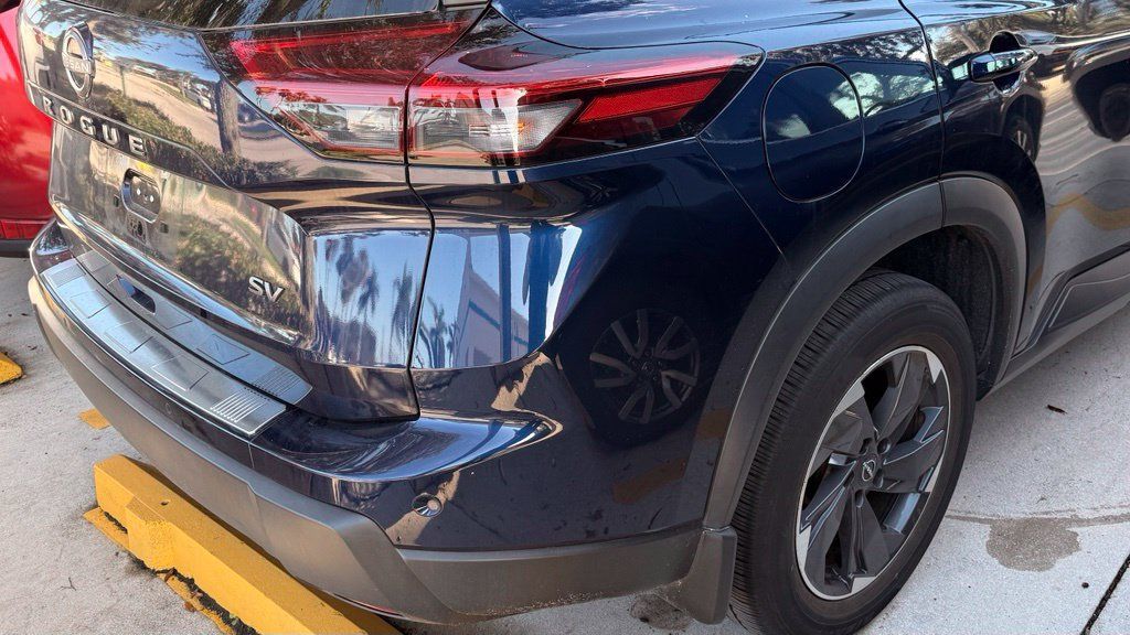 Used 2024 Nissan Rogue SV w/ SV Premium Package FWD image 7
