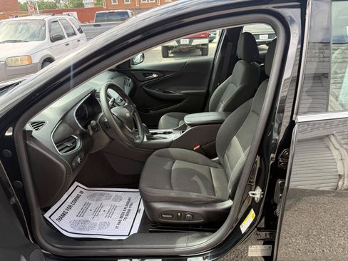 Used 2017 Chevrolet Malibu LT FWD image 10