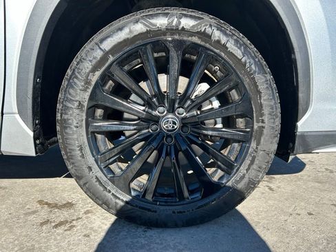 Used 2025 Toyota Highlander XSE image 32