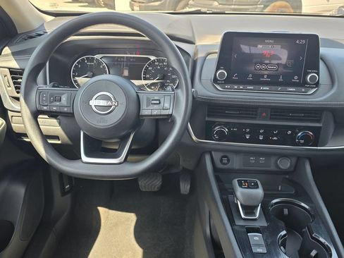 Used 2024 Nissan Rogue S FWD image 15