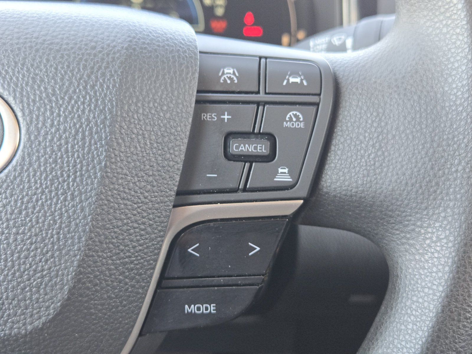Used 2025 Toyota Camry LE FWD image 31