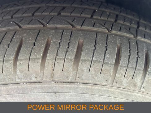 Used 2023 Chrysler Pacifica Touring-L FWD image 11