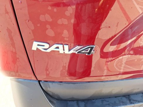 Used 2020 Toyota RAV4 XLE image 13