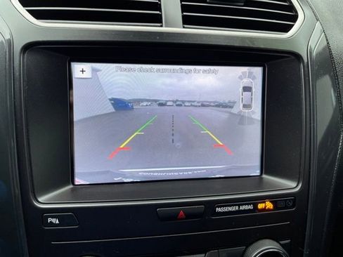 Used 2018 Ford Explorer XLT w/ Equipment Group 202A image 20