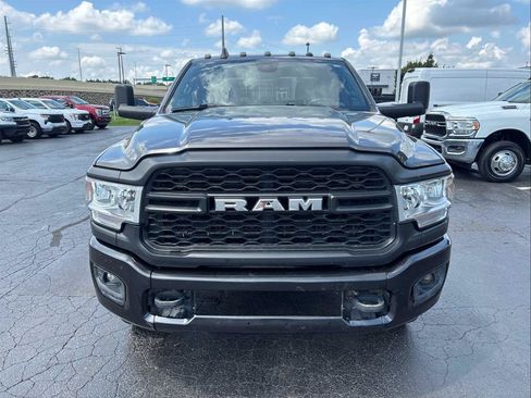Used 2022 RAM 3500 Tradesman w/ Convenience Group AWD/4WD image 3