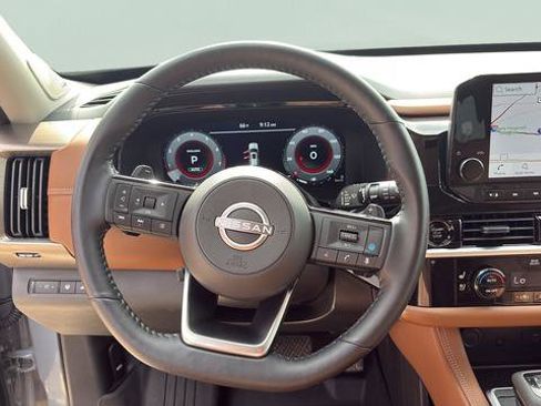 Certified 2025 Nissan Pathfinder Platinum AWD/4WD image 12