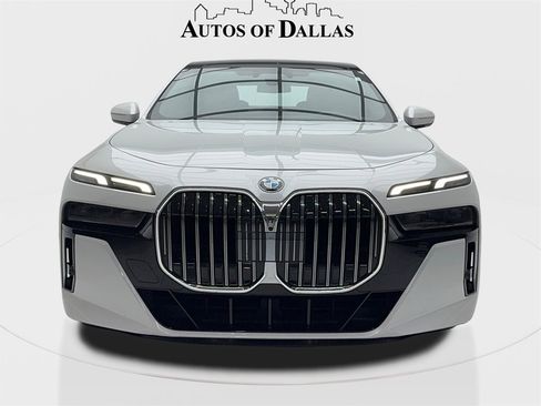 Used 2023 BMW 740i image 4