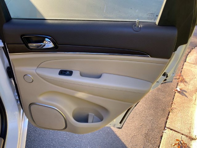 Used 2019 Jeep Grand Cherokee Overland AWD/4WD image 34