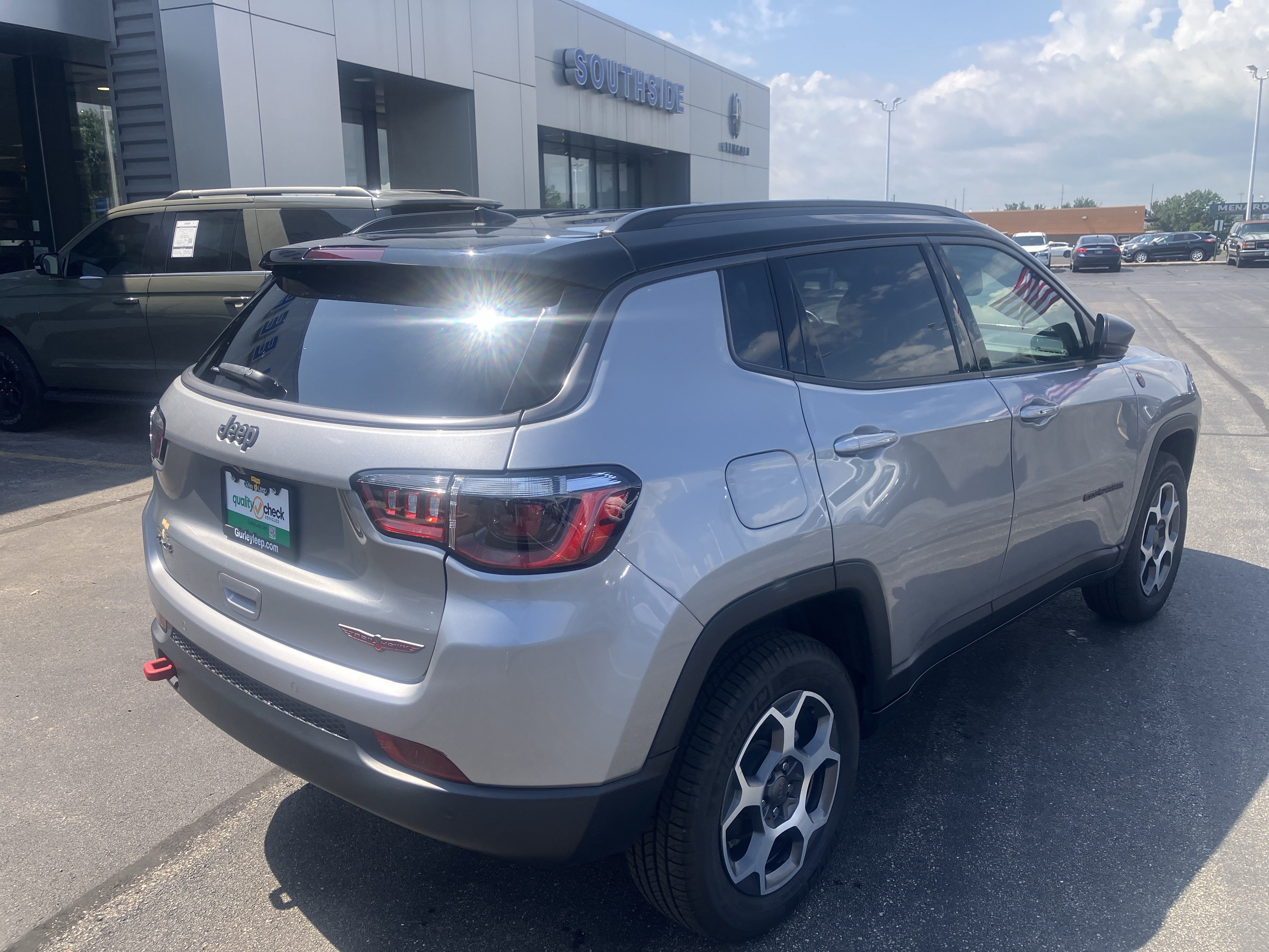 Used 2022 Jeep Compass Trailhawk w/ Trailhawk Convenience Group AWD/4WD image 7