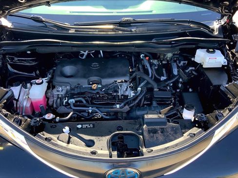 Used 2021 Toyota Sienna XLE image 30