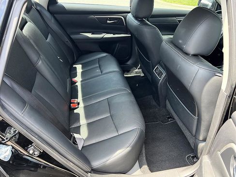 Used 2018 Nissan Altima 2.5 SL FWD image 16