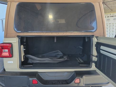 Certified 2022 Jeep Wrangler Sport AWD/4WD image 8