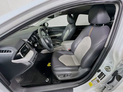 Used 2020 Toyota Camry XLE image 20