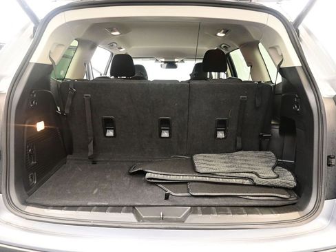 Used 2024 Subaru Ascent Premium w/ Convenience Package image 18