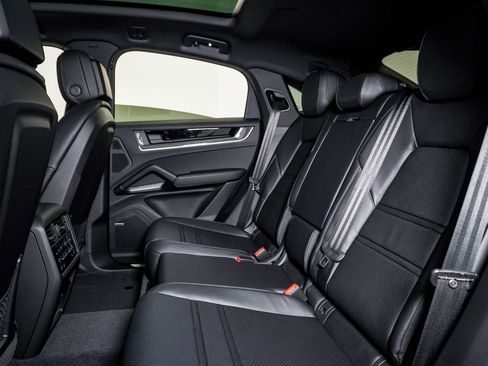 New 2026 Porsche Cayenne Coupe image 17