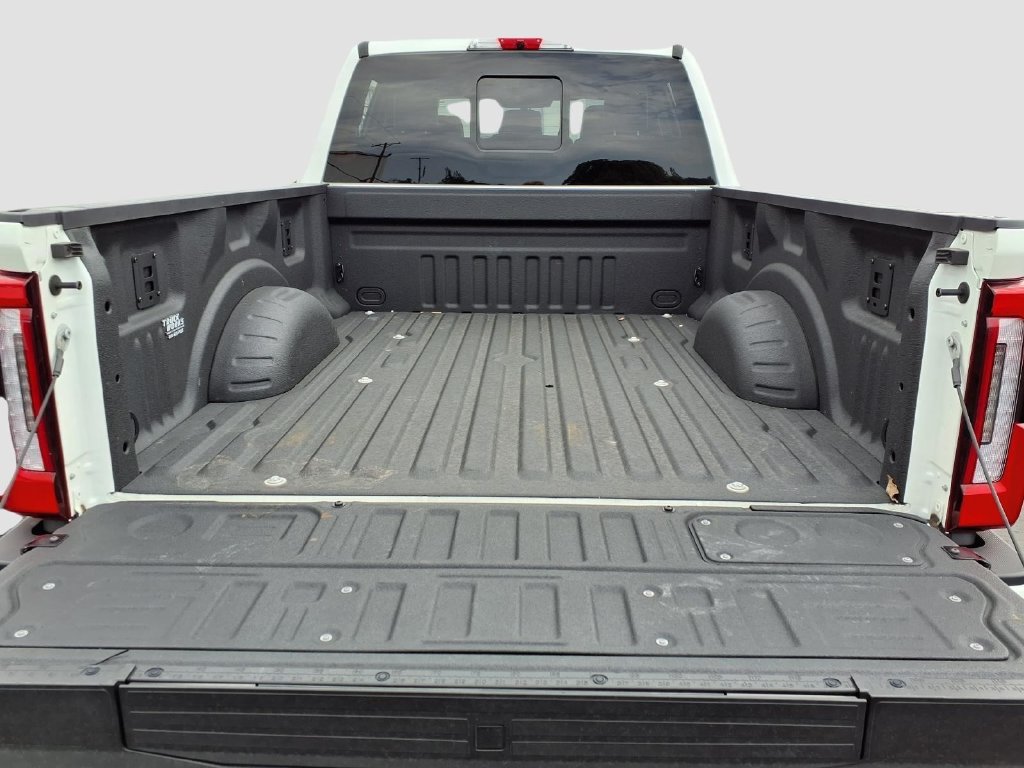 Used 2025 Ford F250 Platinum w/ FX4 Off-Road Package AWD/4WD image 31