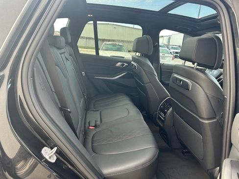 Used 2025 BMW X5 xDrive50e AWD/4WD image 23