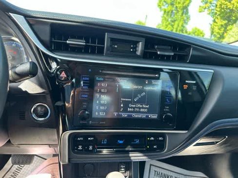 Used 2017 Toyota Corolla SE w/ SE Premium Package FWD image 9