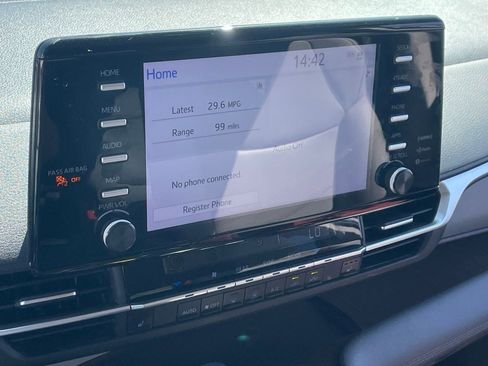 Used 2024 Toyota Sienna XLE image 10