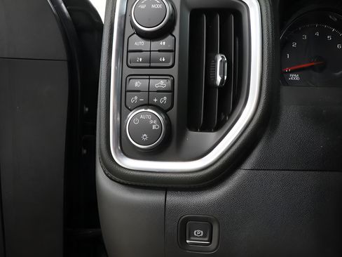 Used 2021 Chevrolet Silverado 1500 LT Trail Boss AWD/4WD image 17