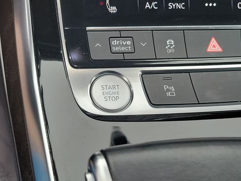 Used 2020 Audi Q7 3.0T Premium w/ Convenience Package AWD/4WD image 19