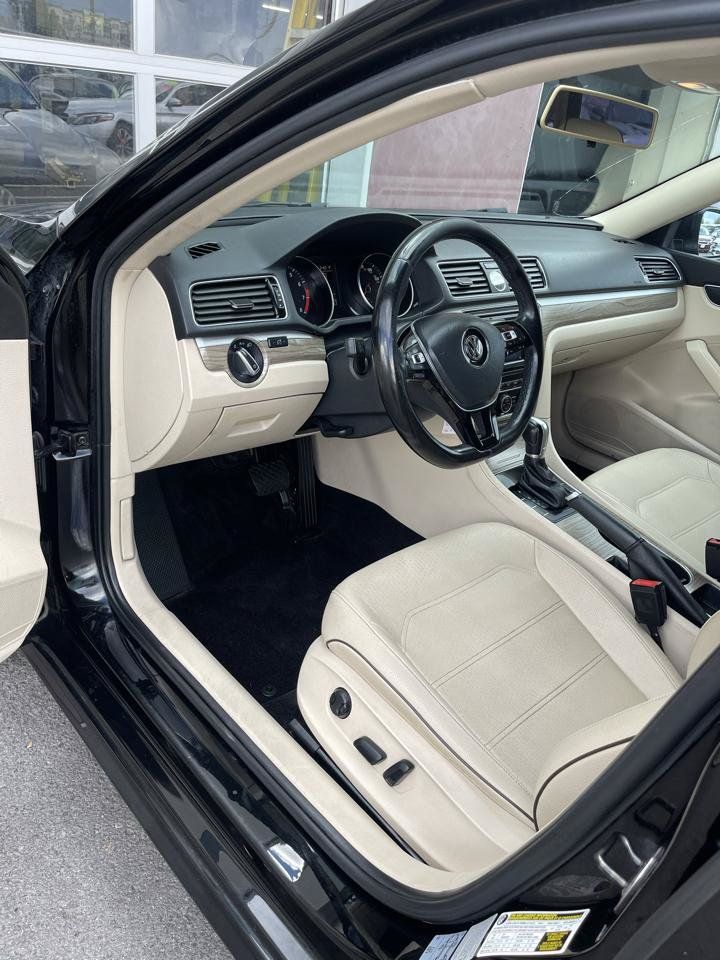 Used 2016 Volkswagen Passat 1.8T SE FWD image 5