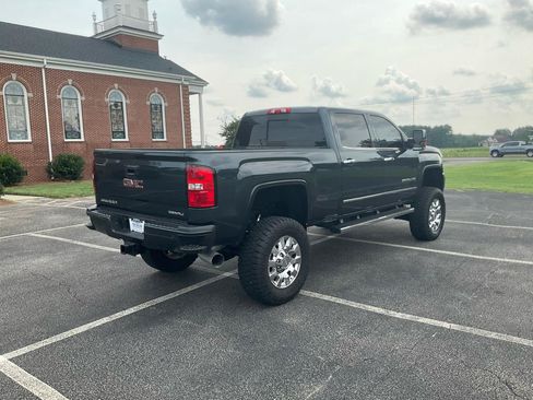 Used 2017 GMC Sierra 2500 Denali w/ Duramax Plus Package AWD/4WD image 5