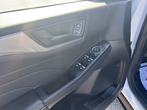 Used 2023 Ford Escape Active image 10
