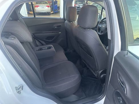 Used 2019 Chevrolet Trax LS image 15