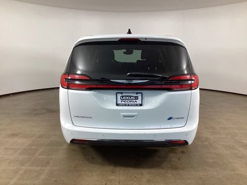 Used 2024 Chrysler Pacifica Limited FWD image 6