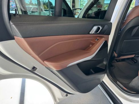 Used 2019 BMW X5 xDrive40i w/ Convenience Package AWD/4WD image 17