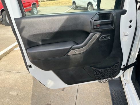 Used 2018 Jeep Wrangler Sport AWD/4WD image 12