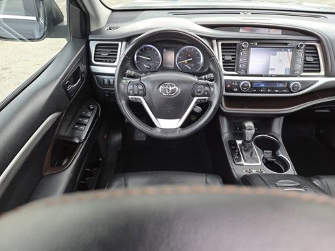 Used 2019 Toyota Highlander Limited image 24