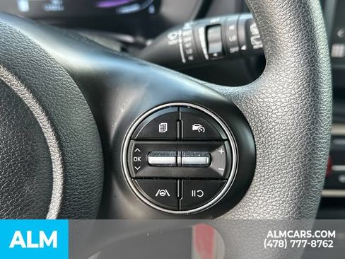 Used 2025 Kia Soul LX w/ LX Technology Package FWD image 30