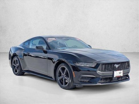 Used 2025 Ford Mustang Premium image 3