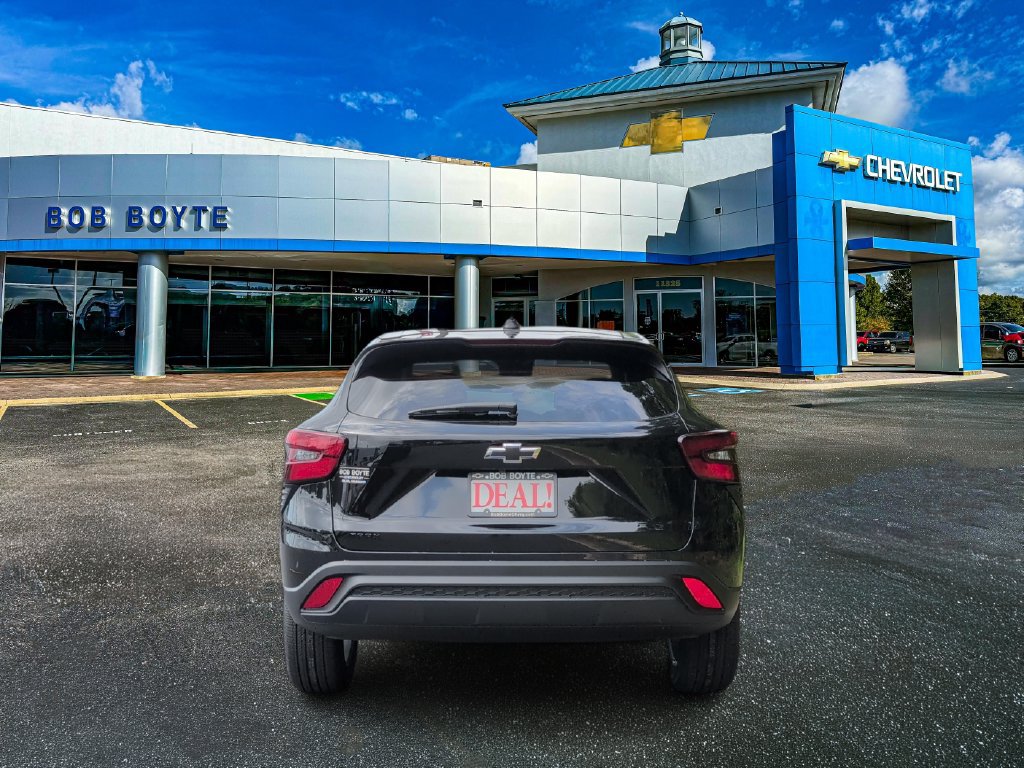 New 2026 Chevrolet Trax LS w/ LS Convenience Package FWD image 4