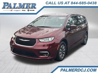 Used 2022 Chrysler Pacifica Touring-L image 1