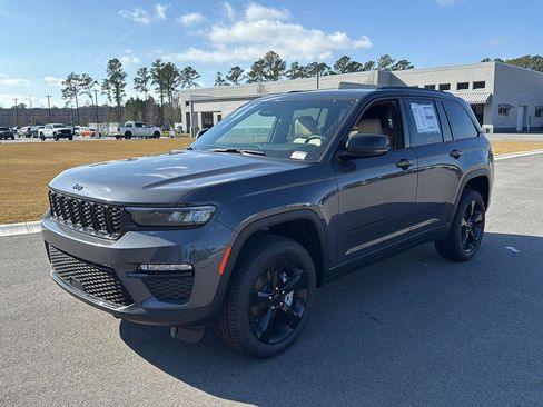 New 2025 Jeep Grand Cherokee Limited w/ Black Appearance Package image 3
