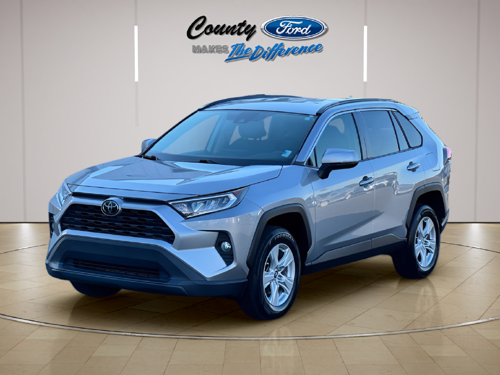 Used 2020 Toyota RAV4 XLE FWD image 2