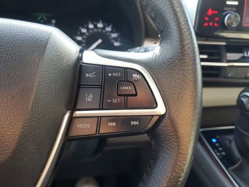 Used 2023 Toyota Sienna XLE FWD image 24