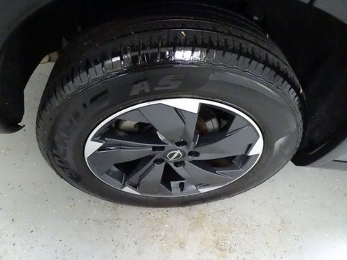 Used 2024 Nissan Rogue SV AWD/4WD image 29