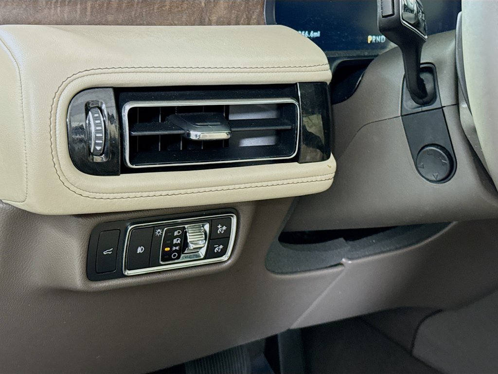 Used 2020 Lincoln Aviator Reserve w/ Equipment Group 201A AWD/4WD image 21