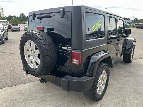 Used 2016 Jeep Wrangler Unlimited Sahara w/ Dual Top Group AWD/4WD image 5