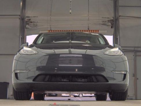 Used 2024 Tesla Model Y Long Range image 3